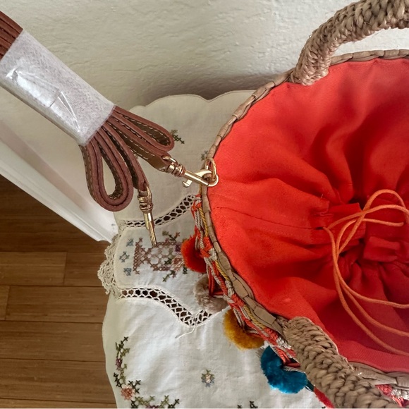 Serpui Handwoven Wicker Basket Bag with Colorful Tassels - Picture 4 of 9